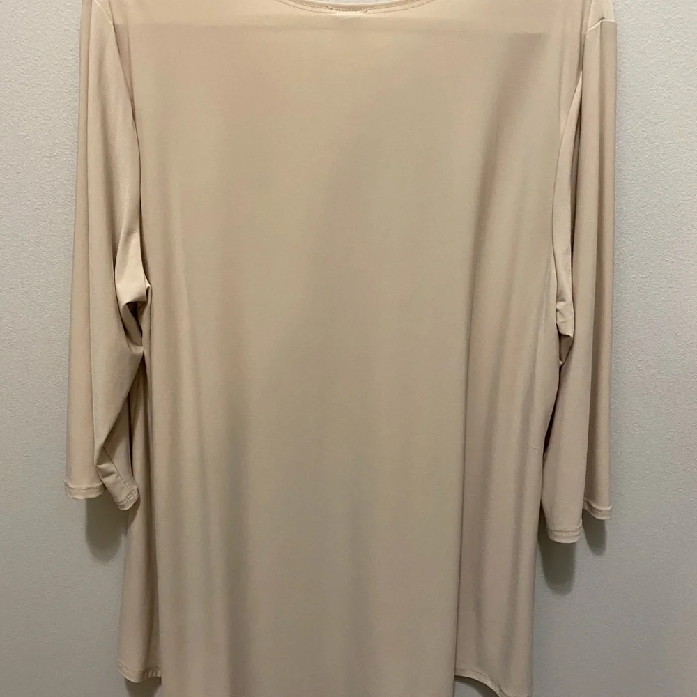 Come n See 1XL tan top new with tags, rounded neck, very flattering - Picture 8 of 10